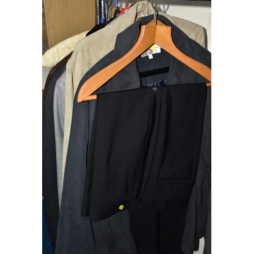 786 - MENS AND WOMENS CLOTHING, comprising a Wellington tweed jacket size 42, EWM casual jacket size M, BH... 