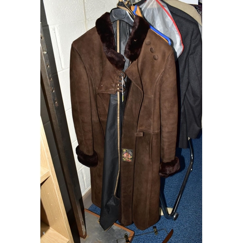 786 - MENS AND WOMENS CLOTHING, comprising a Wellington tweed jacket size 42, EWM casual jacket size M, BH... 