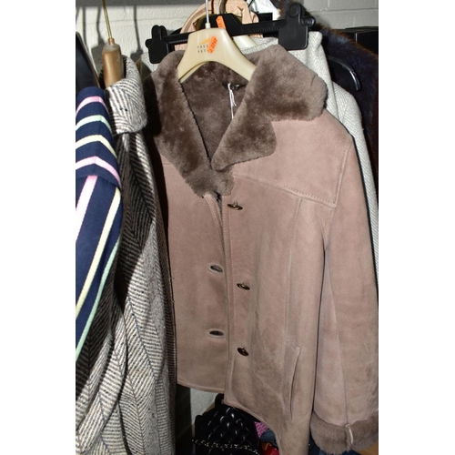 789 - MENS AND LADIES CLOTHING AND ACCESSORIES, to include a Moorlands shearling coat size 42, Magee two p... 