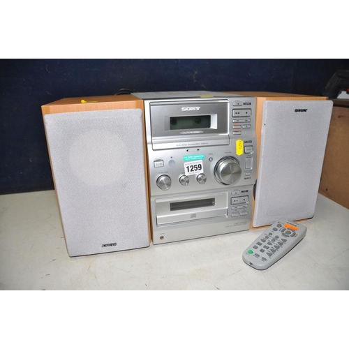 1259 - A SONY CMT-CP100 MINI  HI FI with matching speakers, remote (pat pass and working)