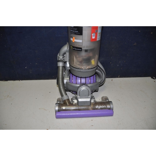 1332 - A DYSON DC15 UPRIGHT VACUUM CLEANER (PAT pass and working but needs a good clean)