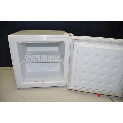 1374 - AN ARGOS TABLE TOP FREEZER MODEL HS-52FN (PAT pass and working at -18)