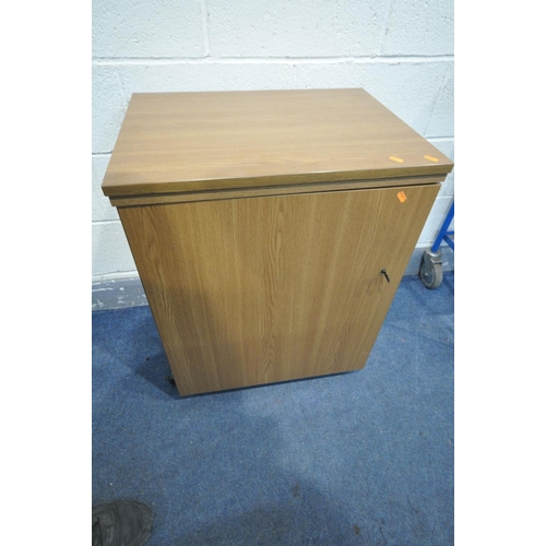 1436 - AN MID CENTURY AUSTINSUITE TEAK CHEST OF FOUR GRADUATING DRAWERS, width 77cm x depth 43cm x height 9... 