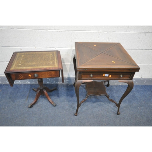 1477 - AN EDWARDIAN MAHOGANY AND INLAID ENVELOPE CARD TABLE, enclosing a green baize playing surface, with ... 