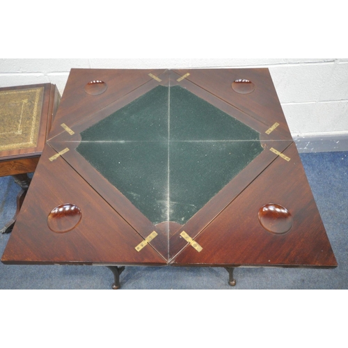 1477 - AN EDWARDIAN MAHOGANY AND INLAID ENVELOPE CARD TABLE, enclosing a green baize playing surface, with ... 