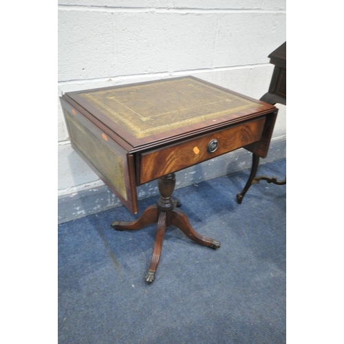 1477 - AN EDWARDIAN MAHOGANY AND INLAID ENVELOPE CARD TABLE, enclosing a green baize playing surface, with ... 