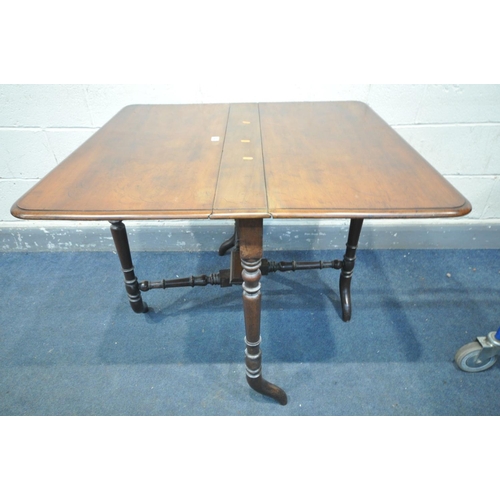 1481 - AN EDWARDIAN MAHOGANY SUTHERLAND TABLE, on turned splayed legs, united by turned stretchers, open wi... 