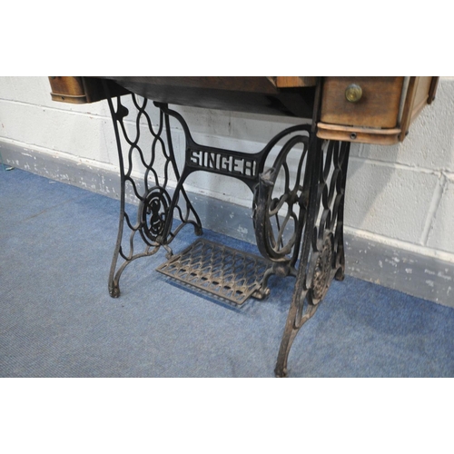 1530 - A VINTAGE SINGER TREDLE SEWING MACHINE, width 90cm x depth 44cm x height 78cm