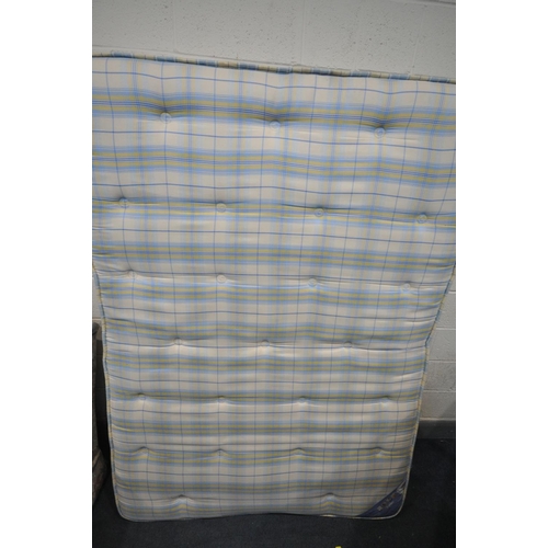 1615 - A STRIPED 4FT6 MATRESS