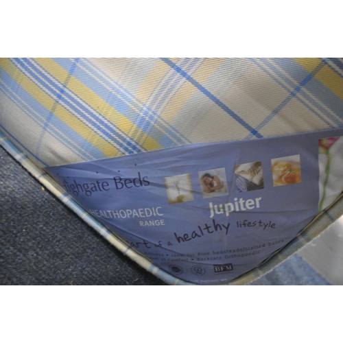 1615 - A STRIPED 4FT6 MATRESS