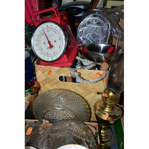 600 - FOUR BOXES AND LOOSE SUNDRY ITEMS ETC, to include a 18 inch stainless fish kettle, brass oil lamp wi... 