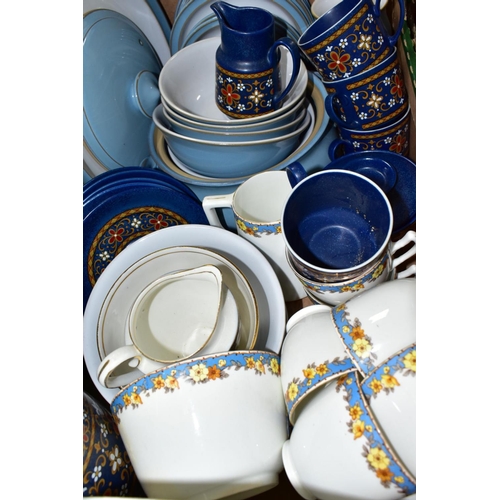 601 - TWO BOXES AND LOOSE CERAMICS ETC, to include Denby 'Colonial blue' dinner, side plates, bowls and tu... 