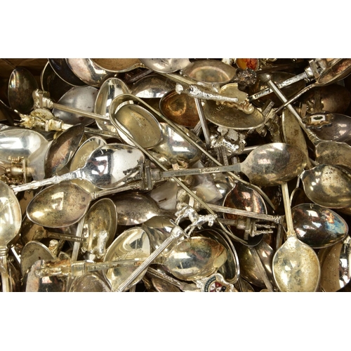 103 - A BOX OF ASSORTED WHITE METAL COLLECTABLE TEASPOONS, large quantity of unpackaged collectable teaspo... 