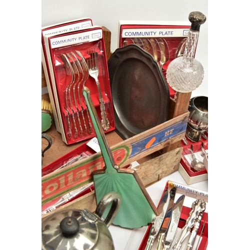 114 - A BOX OF SILVER TEASPOONS AND ASSORTED TABLEWARE, a silver fiddle pattern teaspoon engraved with the... 