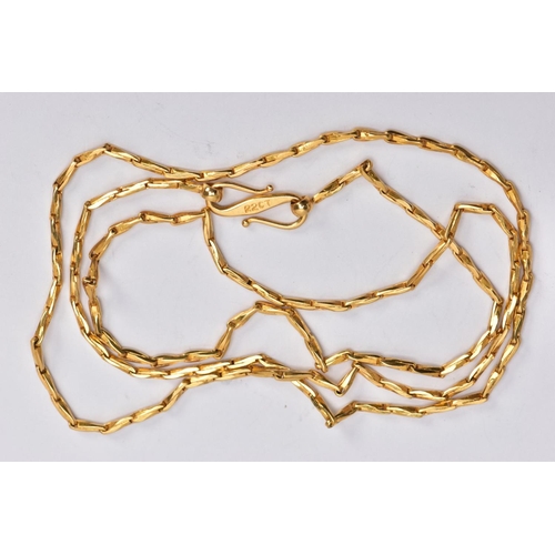 128 - A YELLOW METAL CHAIN, designed as a plain polished hayseed link chain, with S-shape hook clasp, appr... 