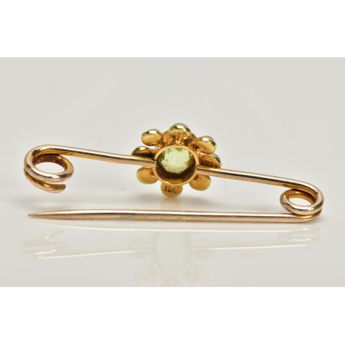 164 - A YELLOW METAL PERIDOT AND SPLIT PEARL BAR BROOCH, the oval collet set peridot, within a split pearl... 