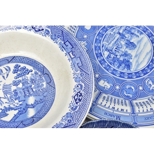 165A - A SMALL COLLECTION OF BLUE AND WHITE WARES ETC, to include six Spode calendar plates for the years 2... 