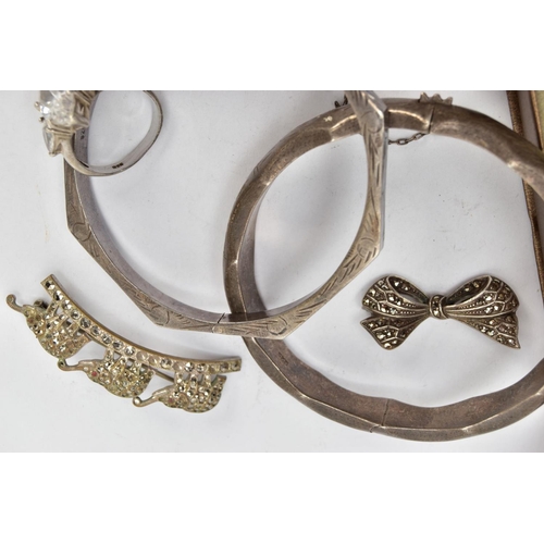 174 - A SELECTION OF SILVER AND WHITE METAL JEWELLERY, to include three marcasite brooches, two engraved h... 