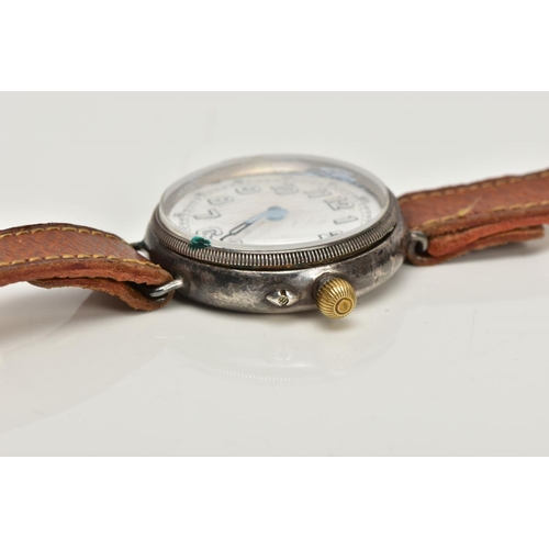 29 - A GENTS WRISTWATCH, hand wound movement, round white dial, Arabic numerals, missing one hand, within... 