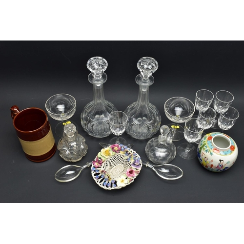 475A - A SMALL QUANTITY OF CERAMICS AND GLASS, comprising a pair of globe and shaft decanters (one chipped)... 