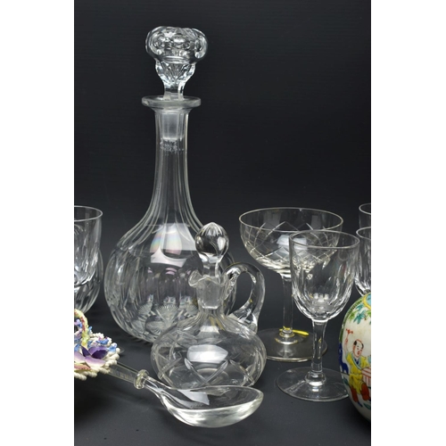 475A - A SMALL QUANTITY OF CERAMICS AND GLASS, comprising a pair of globe and shaft decanters (one chipped)... 