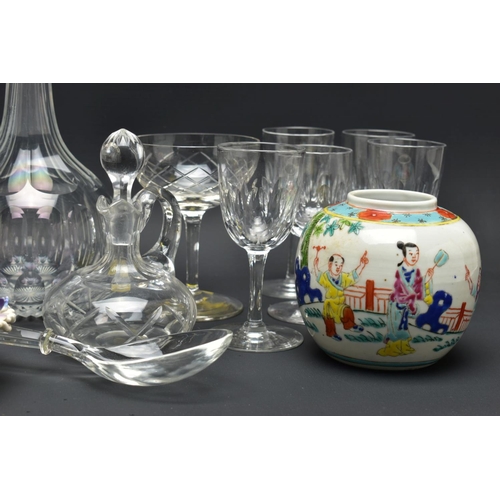 475A - A SMALL QUANTITY OF CERAMICS AND GLASS, comprising a pair of globe and shaft decanters (one chipped)... 