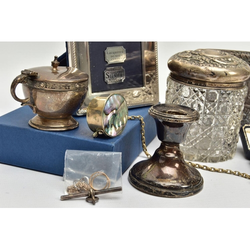 86 - A SELECTION OF SILVER AND WHITE METAL ITEMS, to include a cut glass and silver embossed lidded vanit... 