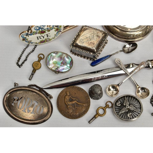 91 - A BOX OF ASSORTED SILVER AND WHITE METAL ITEMS, to include a set of silver salts, hallmarked 'Thomas... 