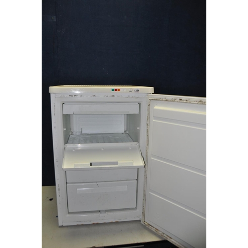 1254 - A ZANUSSI ZECF117W undercounter freezer (PAT pass and working at -21)