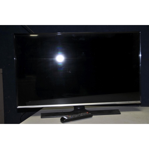 1261 - A SAMSUNG T32E310EX 32in TV  with remote (PAT pass and working)