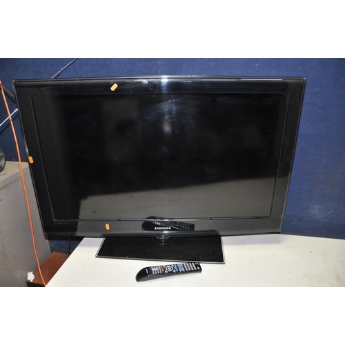 1268 - A SAMSUNG LE40B55OA5W 40in TV with remote (PAT pass and working)