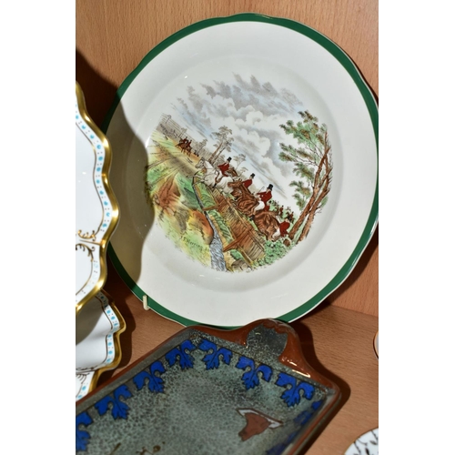 458 - FOUR HUNTING THEMED PLATES, comprising a pair of Royal Crown Derby cabinet plates with printed and p... 