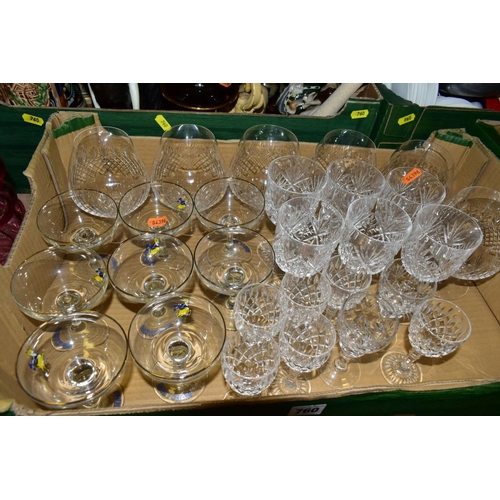 760 - A QUANTITY OF DRINKING GLASSES AND CERAMICS COMPRISING OF EIGHT BABYCHAM GLASSES, three steins, two ... 