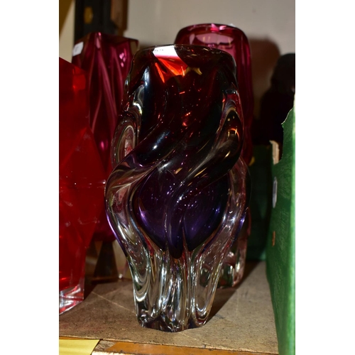 761 - FOUR PIECES OF LATE 20TH CENTURY STUDIO GLASS, comprising a Pavel Hlava 'dragon' vase for Crystalex,... 