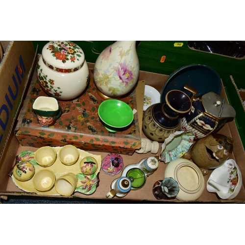 762 - A COLLECTION OF DRINKING GLASSES AND CERAMICS CONSISTING OF A POOLE TEA SET, SIX CUPS, SAUCERS, TEA ... 