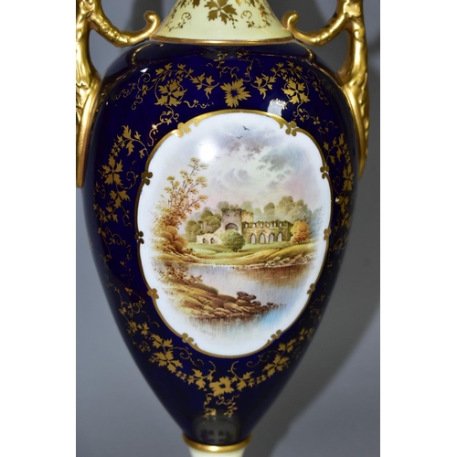 468 - AN EARLY 20TH CENTURY COALPORT TWIN HANDLED PEDESTAL VASE AND COVER, the pale yellow, blue and gilt ... 