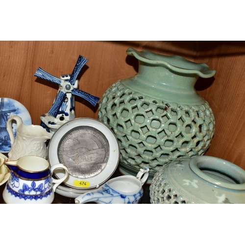 474 - A GROUP OF ASSORTED CERAMICS, MOSTLY 20TH CENTURY, including a Royal Worcester James Hadley shape cu... 