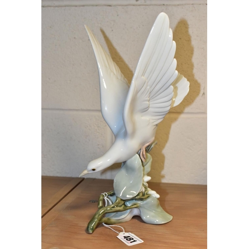 481 - A LLADRO TURTLE DOVE, model no 4550, perched on leaves with wings raised, designed by Fulgencio Garc... 