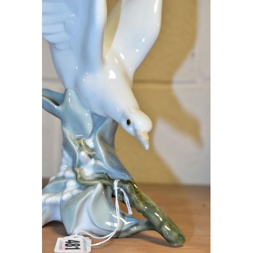 481 - A LLADRO TURTLE DOVE, model no 4550, perched on leaves with wings raised, designed by Fulgencio Garc... 