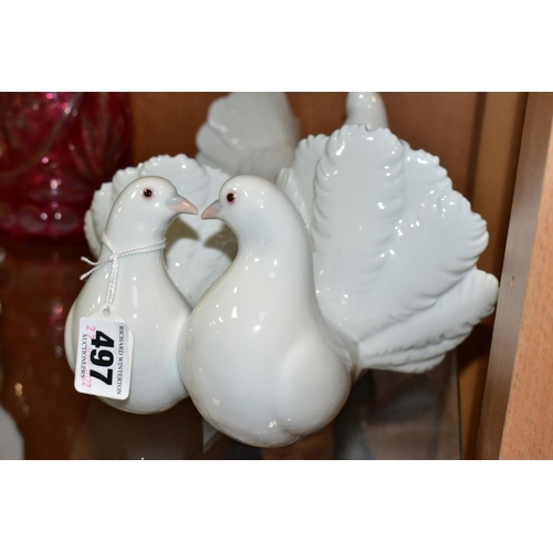 497 - TWO LLADRO DOVE FIGURES, comprising Couple of Doves No. 1169, sculpted by Antonio Ballester, issued ... 