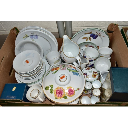 502 - TWO BOXES OF ROYAL WORCESTER 'EVESHAM' OVEN TO TABLE WARES AND OTHER SIMILAR ITEMS, items include an... 