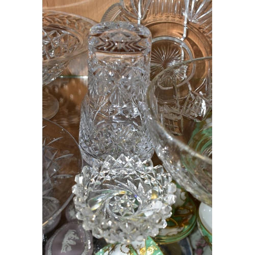 510 - A GROUP OF CUT CRYSTAL AND OTHER GLASSWARES, twenty pieces to include a large Stuart Crystal pedesta... 