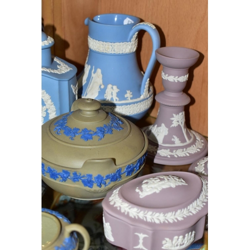 512 - A GROUP OF WEDGWOOD DRABWARE AND JASPERWARES, to include a taupe brown drabware three piece tea set,... 