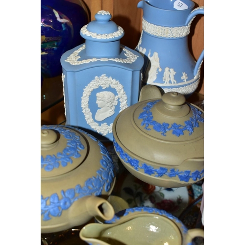 512 - A GROUP OF WEDGWOOD DRABWARE AND JASPERWARES, to include a taupe brown drabware three piece tea set,... 