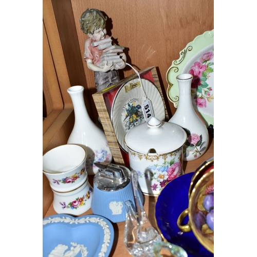 514 - A GROUP OF CERAMICS AND GLASSWARES, to include a Beswick Johnny Town Mouse BP3a, four Royal Albert b... 