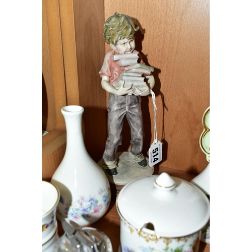 514 - A GROUP OF CERAMICS AND GLASSWARES, to include a Beswick Johnny Town Mouse BP3a, four Royal Albert b... 