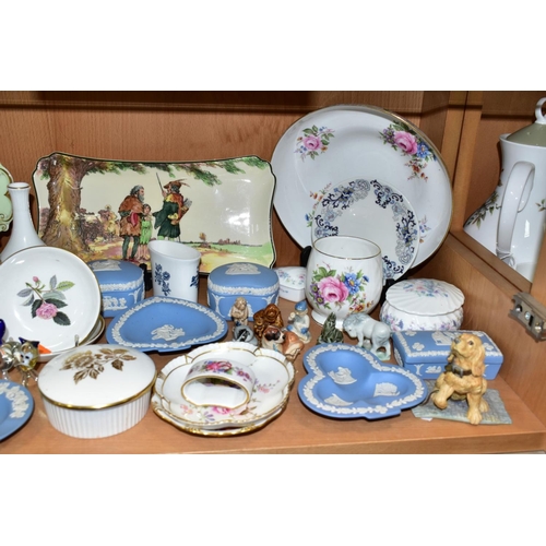 514 - A GROUP OF CERAMICS AND GLASSWARES, to include a Beswick Johnny Town Mouse BP3a, four Royal Albert b... 