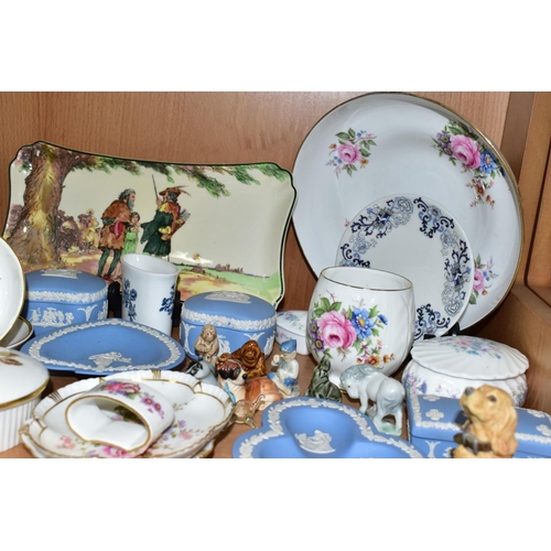 514 - A GROUP OF CERAMICS AND GLASSWARES, to include a Beswick Johnny Town Mouse BP3a, four Royal Albert b... 