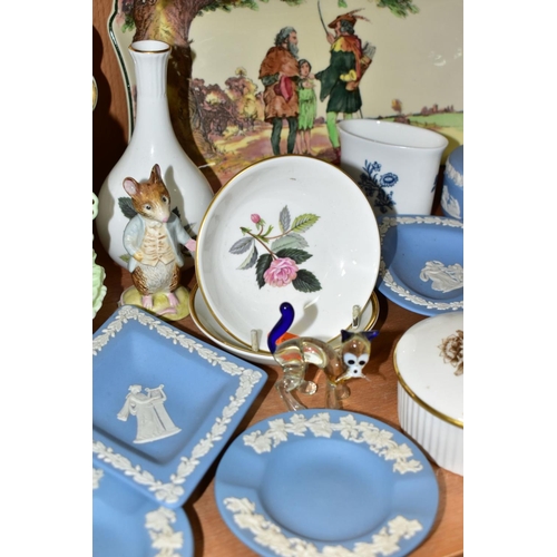 514 - A GROUP OF CERAMICS AND GLASSWARES, to include a Beswick Johnny Town Mouse BP3a, four Royal Albert b... 