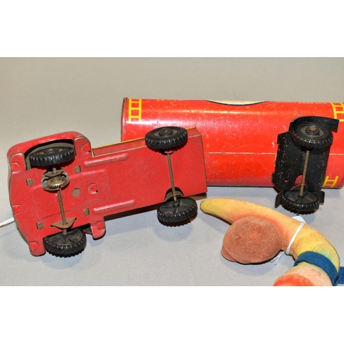 529 - AN UNBOXED WELLS BRIMTOY WELSOTOYS TINPLATE AND PLASTIC FRICTION DRIVE BEDFORD S TYPE ARTICULATED ES... 